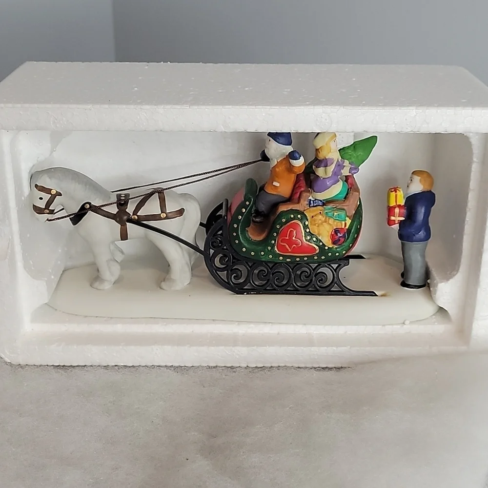 1997 Vintage Lemax Dickensvale Porcelain Loading the Gifts Figurine Collectible